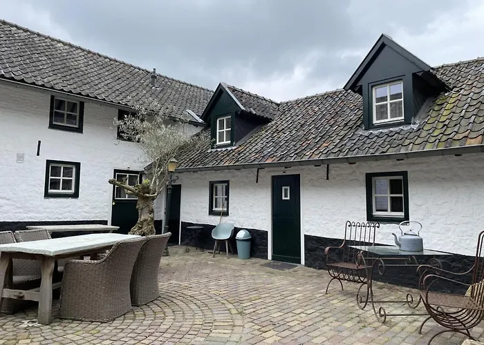 Gezellig Authentiek 4 Persoons Vlakbij Valkenburg 別荘 *